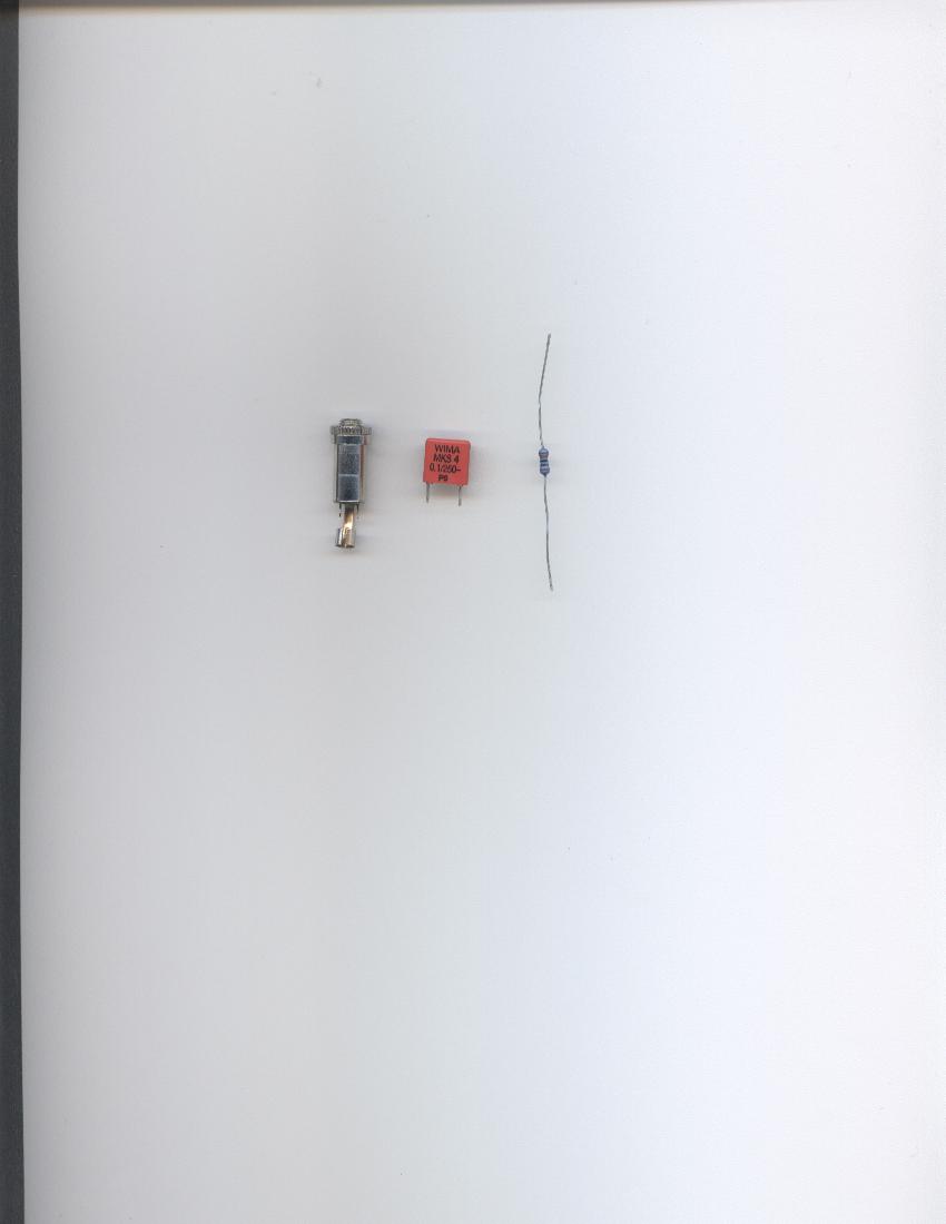 weerstand, capa, headphone.jpg